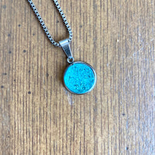 Load image into Gallery viewer, Geode Pendant Necklace